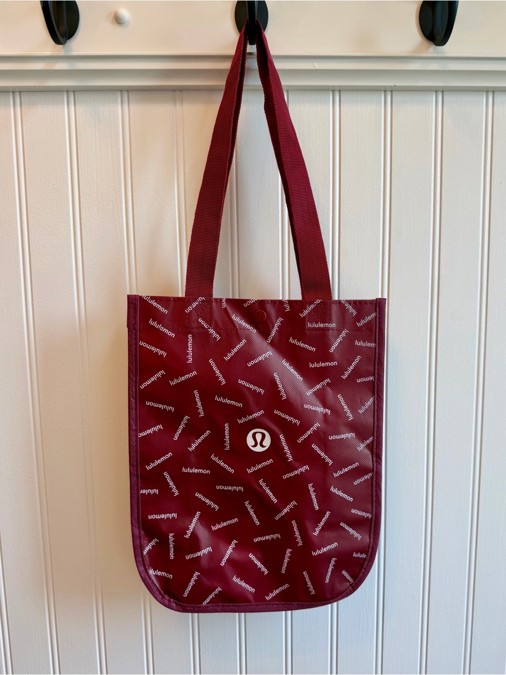 Lululemon Athletica holiday burgundy Logo Pattern Tote